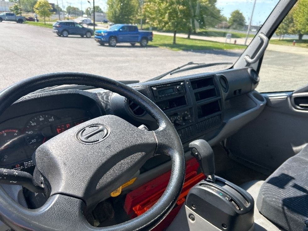 Medium Duty Box Truck-Light and Medium Duty Trucks-Hino-2019-195-Rochester-NY-147,820\n\t\tmiles-$ 33,500 - Image 18