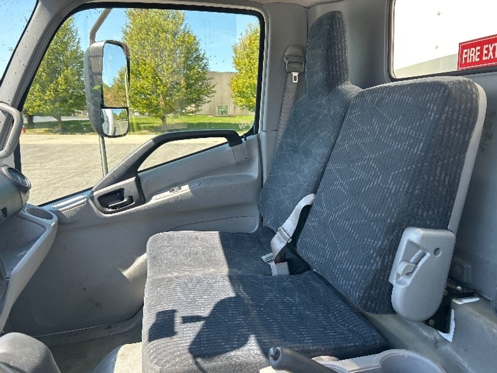 Medium Duty Box Truck-Light and Medium Duty Trucks-Hino-2019-195-Rochester-NY-147,820\n\t\tmiles-$ 33,500 - Image 19