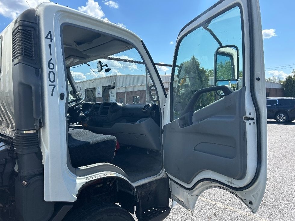 Medium Duty Box Truck-Light and Medium Duty Trucks-Hino-2019-195-Rochester-NY-147,820\n\t\tmiles-$ 33,500 - Image 20