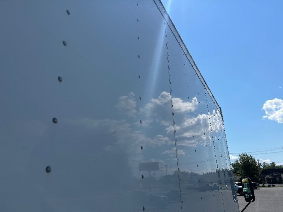 Medium Duty Box Truck-Light and Medium Duty Trucks-Hino-2019-195-Rochester-NY-147,820\n\t\tmiles-$ 33,500 - Image 29