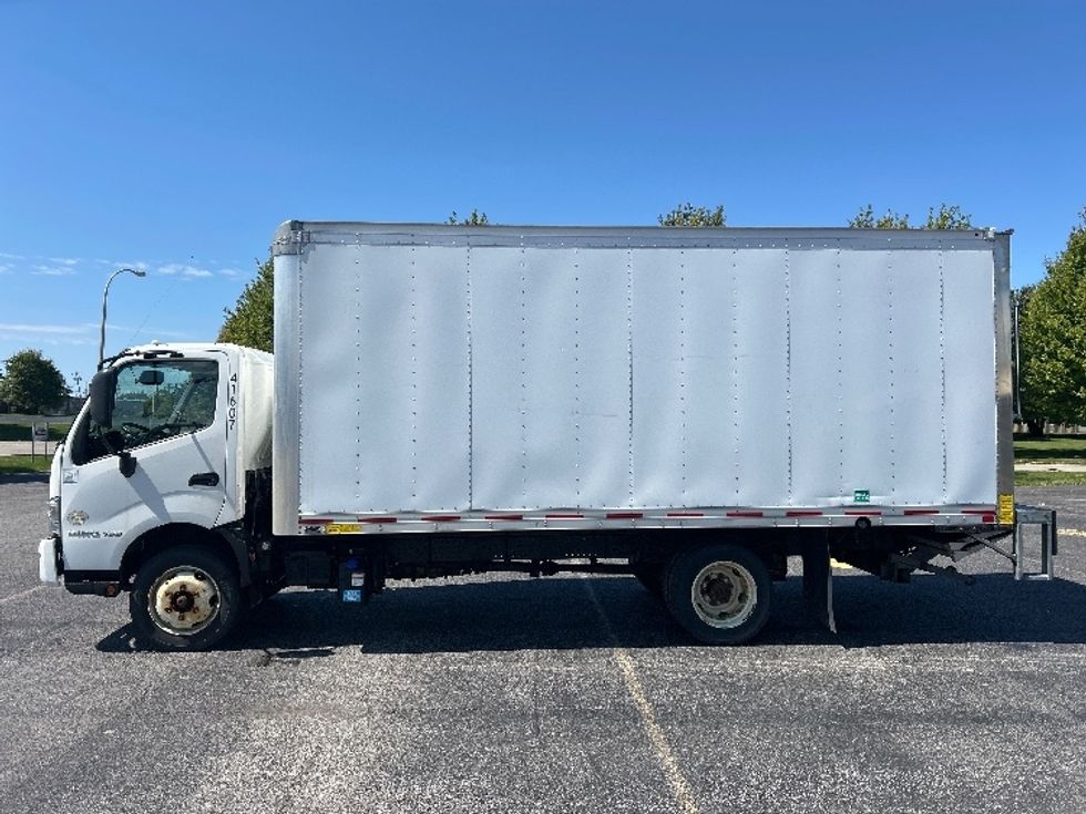 Medium Duty Box Truck-Light and Medium Duty Trucks-Hino-2019-195-Rochester-NY-147,820\n\t\tmiles-$ 33,500 - Image 4