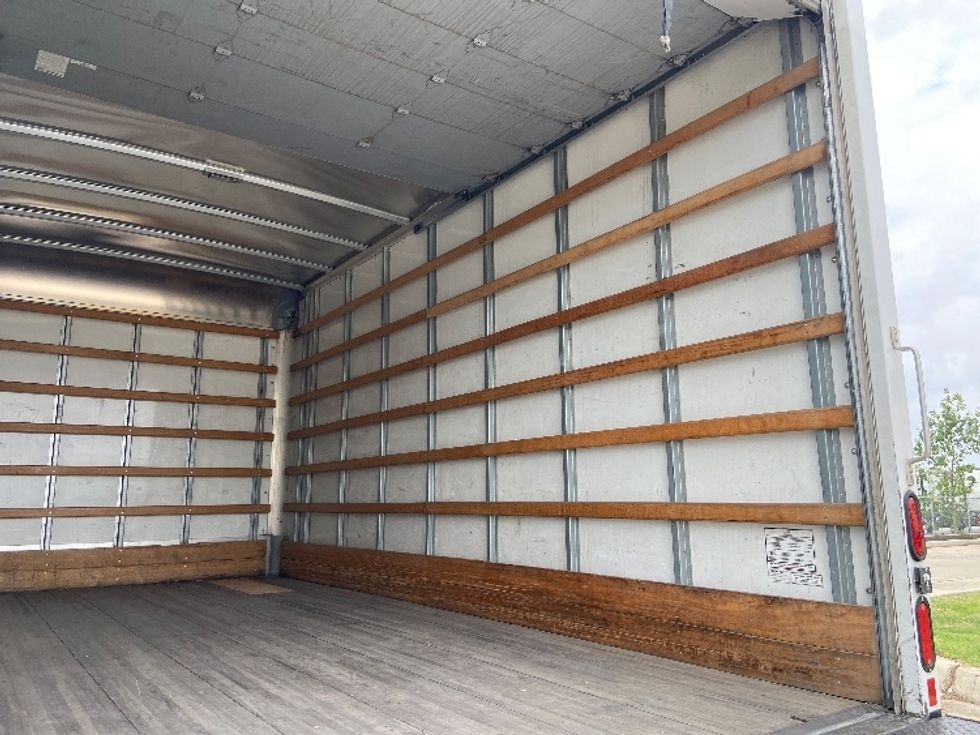 Medium Duty Box Truck-Light and Medium Duty Trucks-Hino-2019-195-San Antonio-TX-149,000\n\t\tmiles-$ 41,750 - Image 12