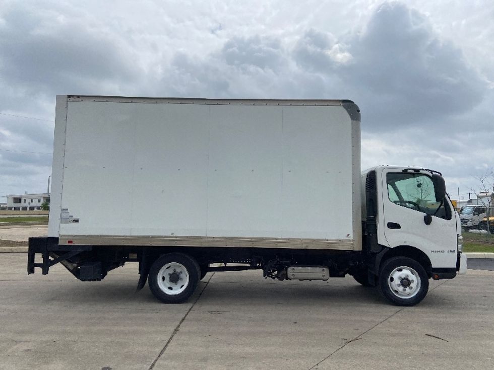Medium Duty Box Truck-Light and Medium Duty Trucks-Hino-2019-195-San Antonio-TX-149,000\n\t\tmiles-$ 41,750 - Image 15