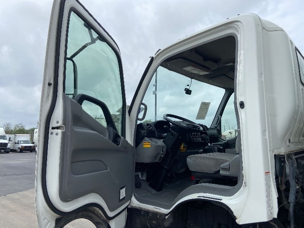 Medium Duty Box Truck-Light and Medium Duty Trucks-Hino-2019-195-San Antonio-TX-149,000\n\t\tmiles-$ 41,750 - Image 16