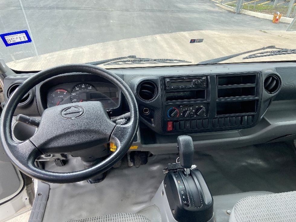 Medium Duty Box Truck-Light and Medium Duty Trucks-Hino-2019-195-San Antonio-TX-149,000\n\t\tmiles-$ 41,750 - Image 18