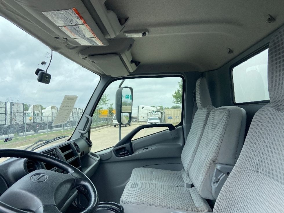 Medium Duty Box Truck-Light and Medium Duty Trucks-Hino-2019-195-San Antonio-TX-149,000\n\t\tmiles-$ 41,750 - Image 19