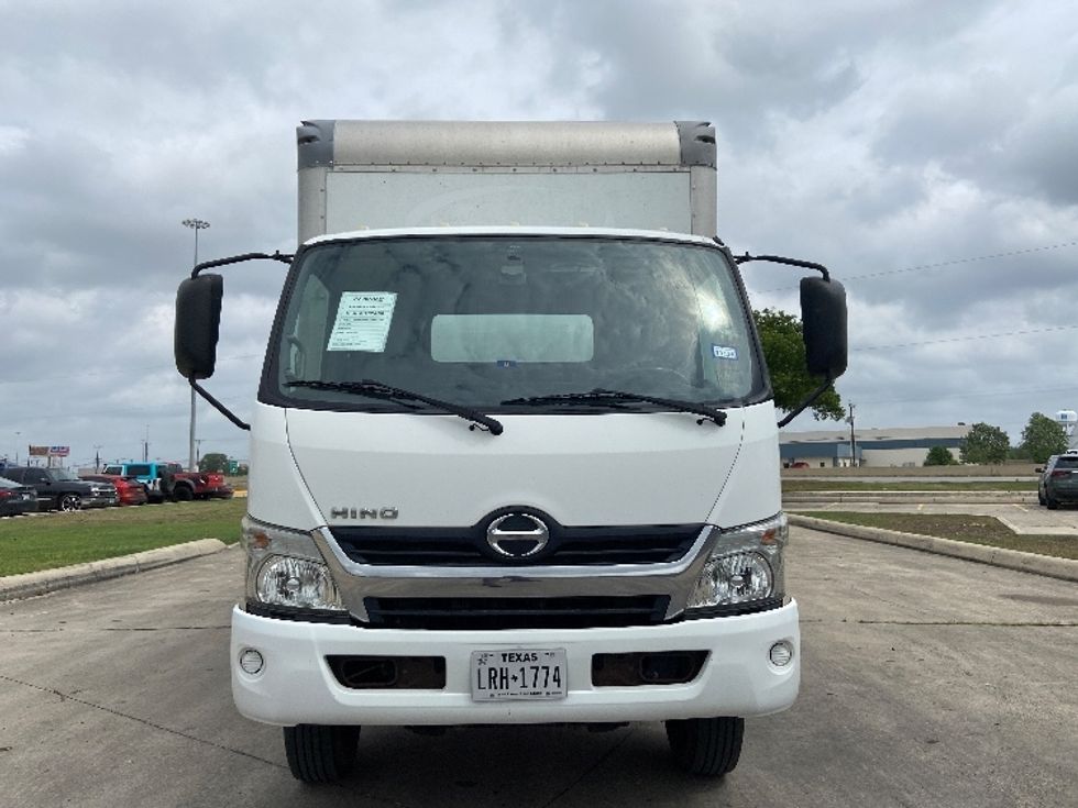 Medium Duty Box Truck-Light and Medium Duty Trucks-Hino-2019-195-San Antonio-TX-149,000\n\t\tmiles-$ 41,750 - Image 2