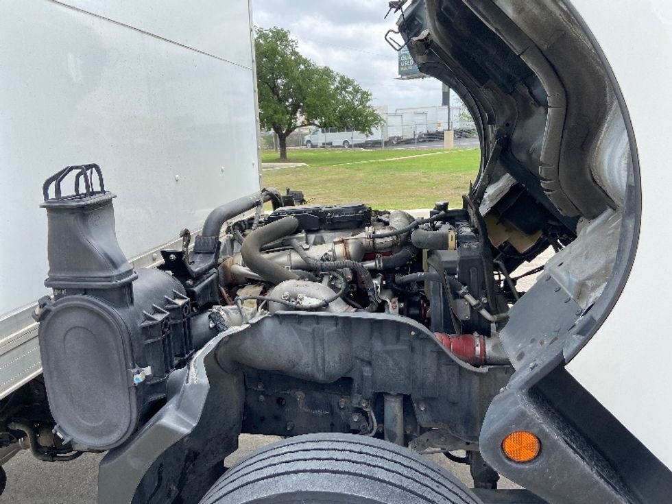 Medium Duty Box Truck-Light and Medium Duty Trucks-Hino-2019-195-San Antonio-TX-149,000\n\t\tmiles-$ 41,750 - Image 23