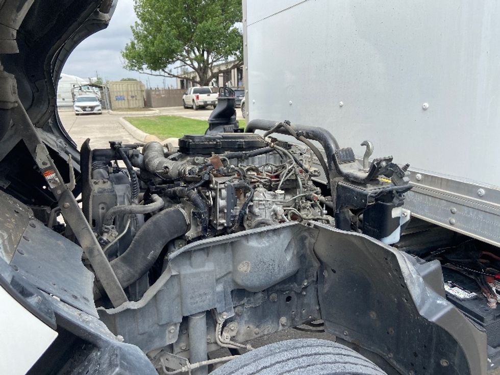 Medium Duty Box Truck-Light and Medium Duty Trucks-Hino-2019-195-San Antonio-TX-149,000\n\t\tmiles-$ 41,750 - Image 24
