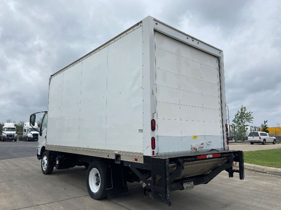 Medium Duty Box Truck-Light and Medium Duty Trucks-Hino-2019-195-San Antonio-TX-149,000\n\t\tmiles-$ 41,750 - Image 6