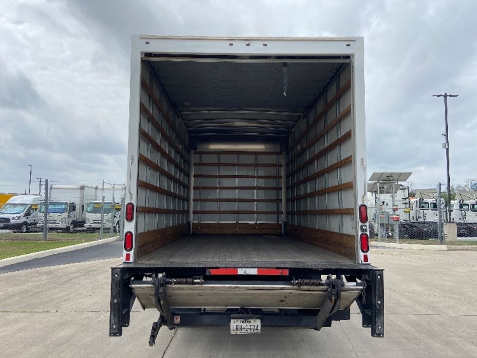 Medium Duty Box Truck-Light and Medium Duty Trucks-Hino-2019-195-San Antonio-TX-149,000\n\t\tmiles-$ 41,750 - Image 8