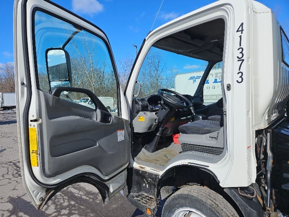 Medium Duty Box Truck-Light and Medium Duty Trucks-Hino-2019-195-Watertown-NY-215,436\n\t\tmiles-$ 21,000 - Image 16