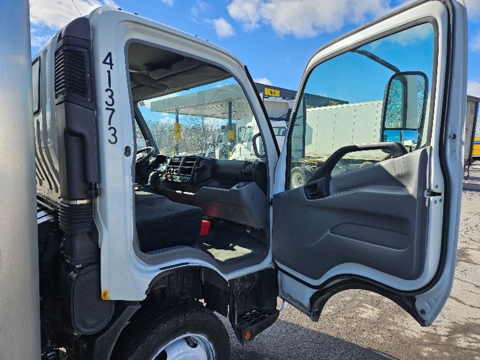 Medium Duty Box Truck-Light and Medium Duty Trucks-Hino-2019-195-Watertown-NY-215,436\n\t\tmiles-$ 21,000 - Image 20