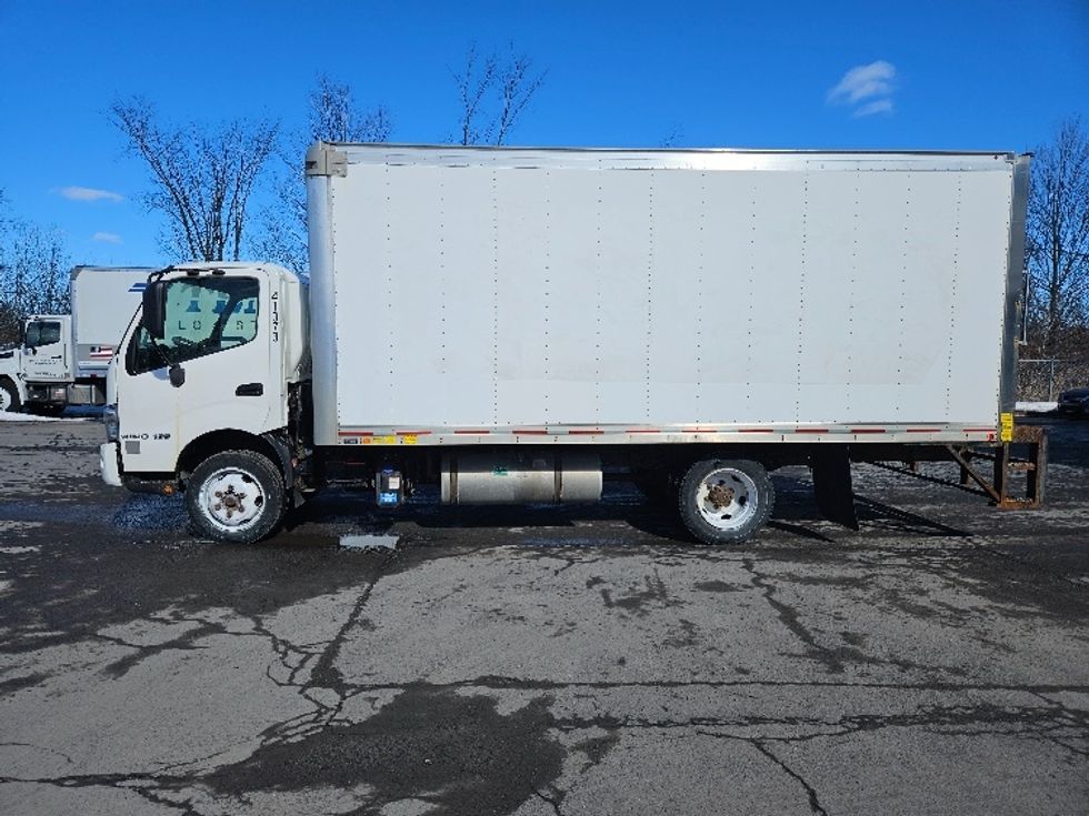 Medium Duty Box Truck-Light and Medium Duty Trucks-Hino-2019-195-Watertown-NY-215,436\n\t\tmiles-$ 21,000 - Image 4