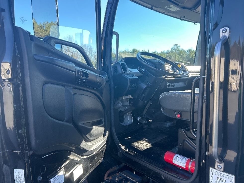 Medium Duty Box Truck-Light and Medium Duty Trucks-Hino-2019-258LP-Greensboro-NC-124,846\n\t\tmiles-$ 44,750 - Image 16