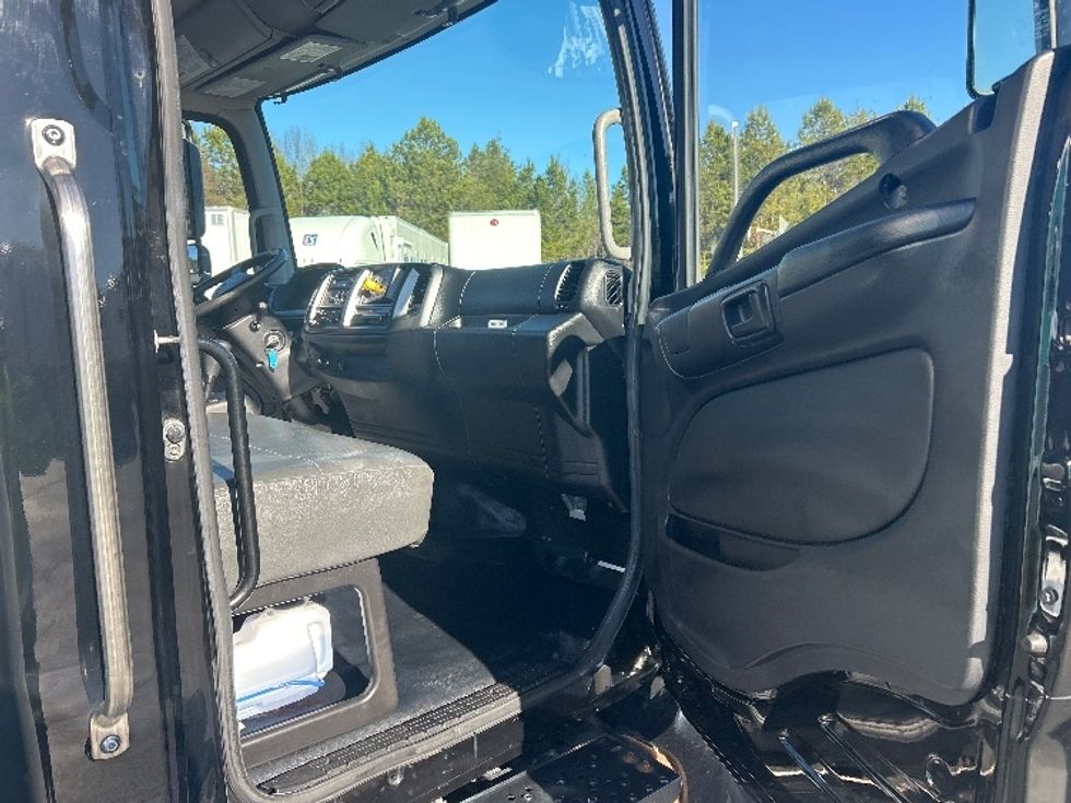 Medium Duty Box Truck-Light and Medium Duty Trucks-Hino-2019-258LP-Greensboro-NC-124,846\n\t\tmiles-$ 44,750 - Image 20