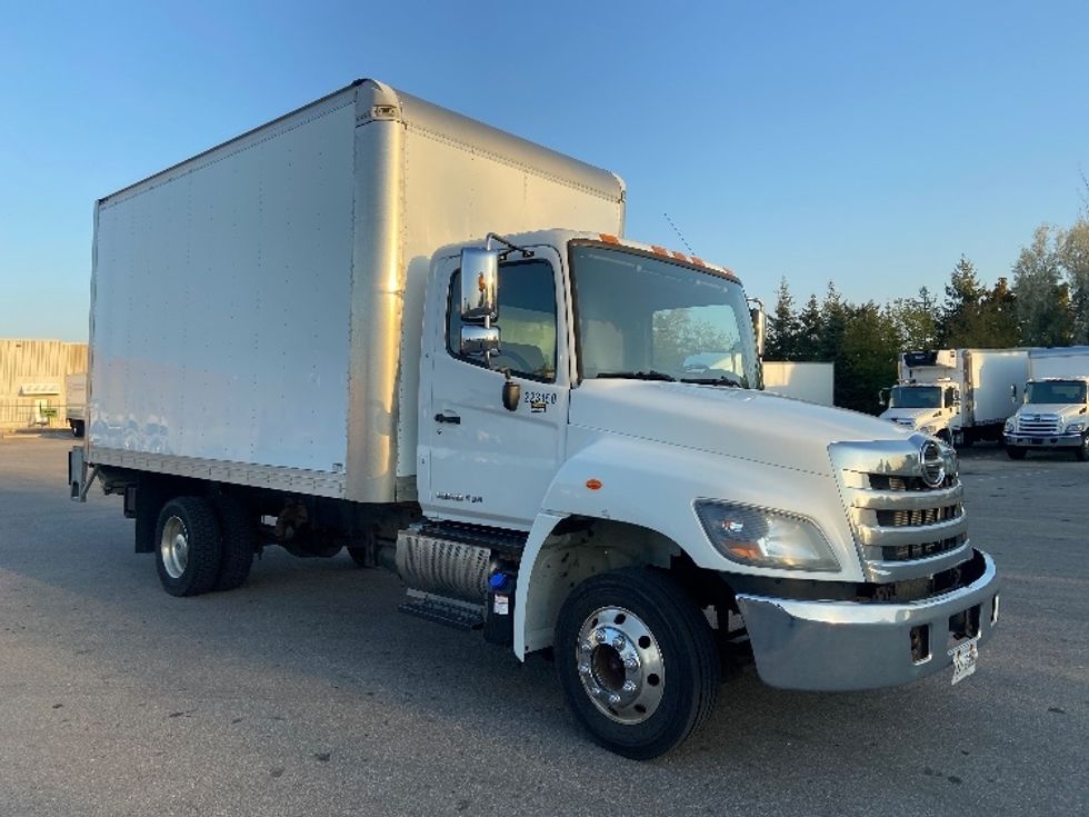 Medium Duty Box Truck-Light and Medium Duty Trucks-Hino-2019-258LP-Mississauga-ON-190,328\n\t\tkm-$ 63,500 - Image 1