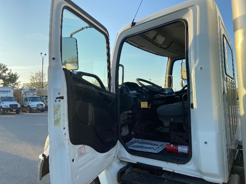 Medium Duty Box Truck-Light and Medium Duty Trucks-Hino-2019-258LP-Mississauga-ON-190,328\n\t\tkm-$ 63,500 - Image 16