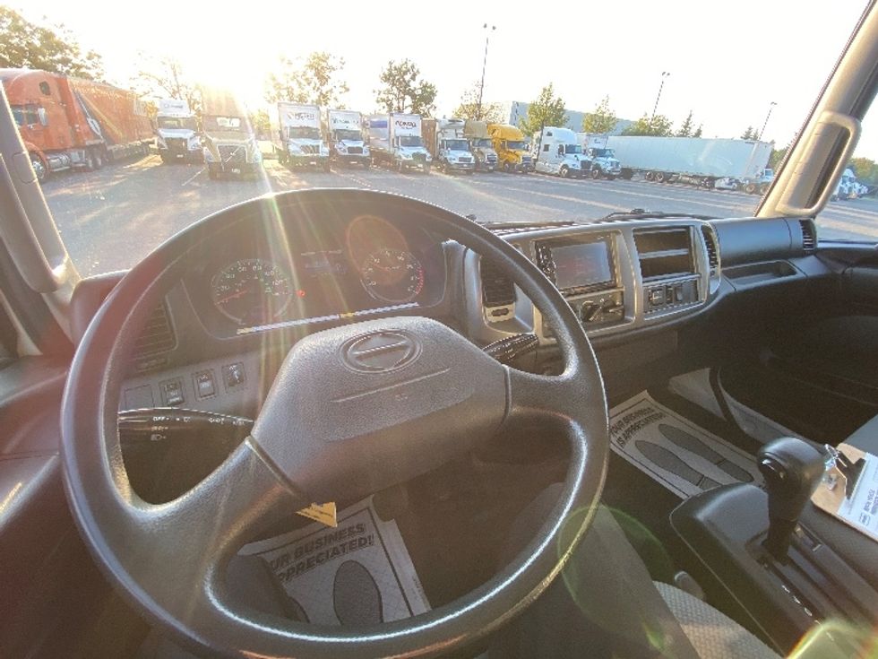 Medium Duty Box Truck-Light and Medium Duty Trucks-Hino-2019-258LP-Mississauga-ON-190,328\n\t\tkm-$ 63,500 - Image 17