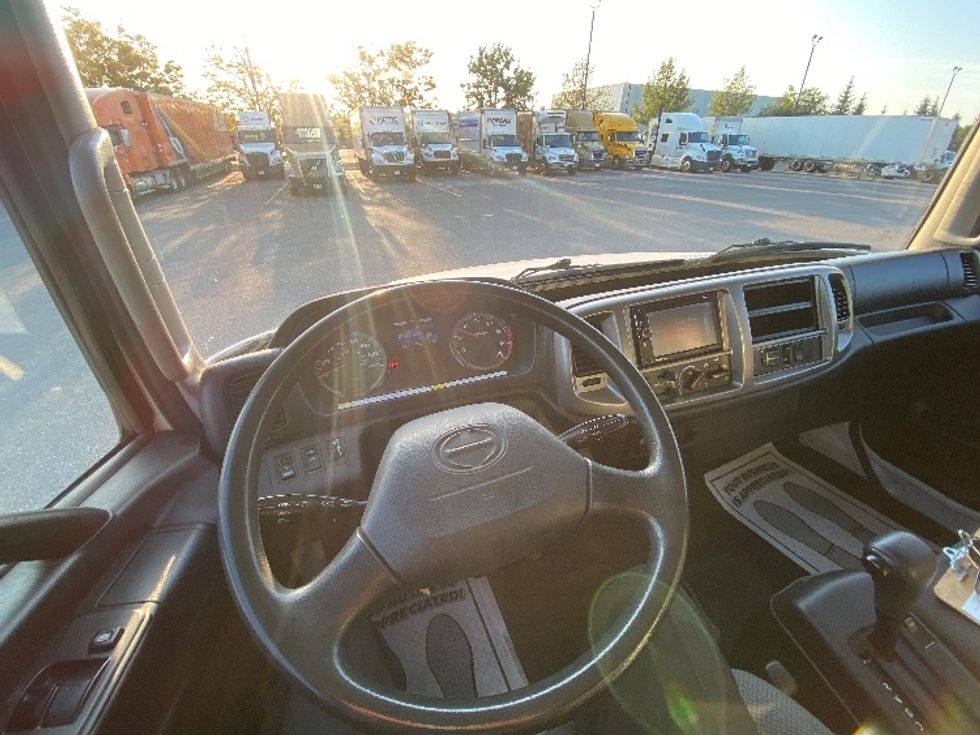 Medium Duty Box Truck-Light and Medium Duty Trucks-Hino-2019-258LP-Mississauga-ON-190,328\n\t\tkm-$ 63,500 - Image 18