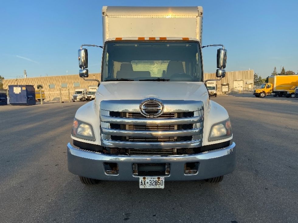 Medium Duty Box Truck-Light and Medium Duty Trucks-Hino-2019-258LP-Mississauga-ON-190,328\n\t\tkm-$ 63,500 - Image 2