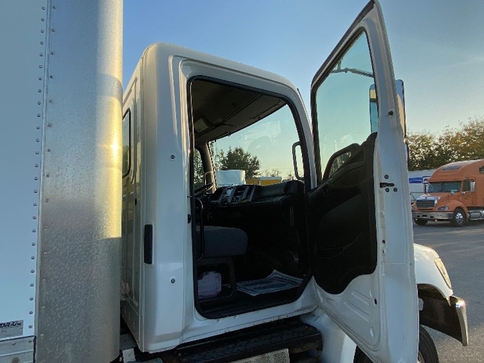 Medium Duty Box Truck-Light and Medium Duty Trucks-Hino-2019-258LP-Mississauga-ON-190,328\n\t\tkm-$ 63,500 - Image 20