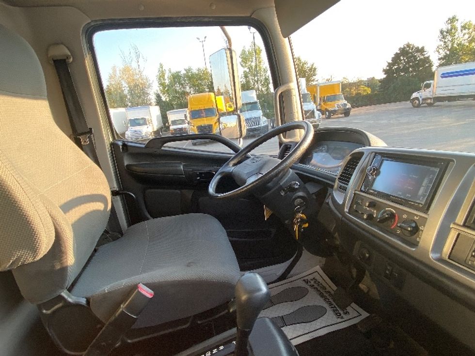 Medium Duty Box Truck-Light and Medium Duty Trucks-Hino-2019-258LP-Mississauga-ON-190,328\n\t\tkm-$ 63,500 - Image 22