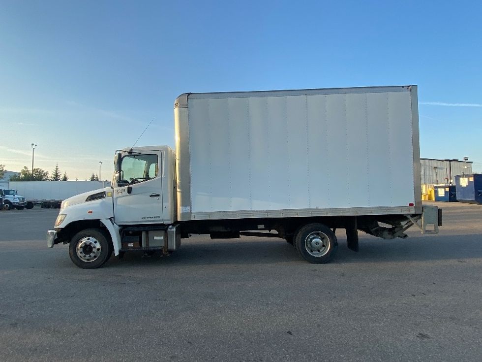 Medium Duty Box Truck-Light and Medium Duty Trucks-Hino-2019-258LP-Mississauga-ON-190,328\n\t\tkm-$ 63,500 - Image 4