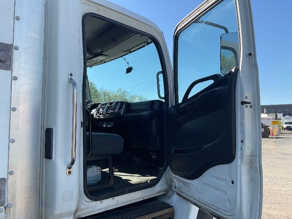 Medium Duty Box Truck-Light and Medium Duty Trucks-Hino-2019-268-Akron-OH-157,657\n\t\tmiles-$ 54,000 - Image 20
