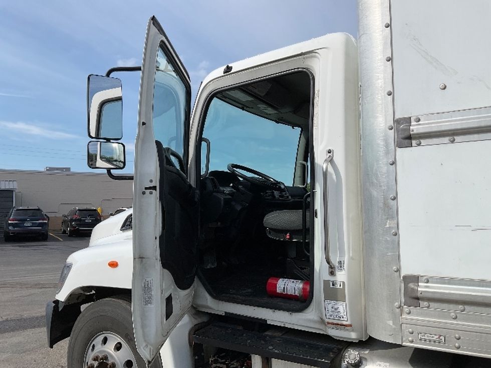 Medium Duty Box Truck-Light and Medium Duty Trucks-Hino-2019-268-Akron-OH-166,576\n\t\tmiles-$ 49,750 - Image 16