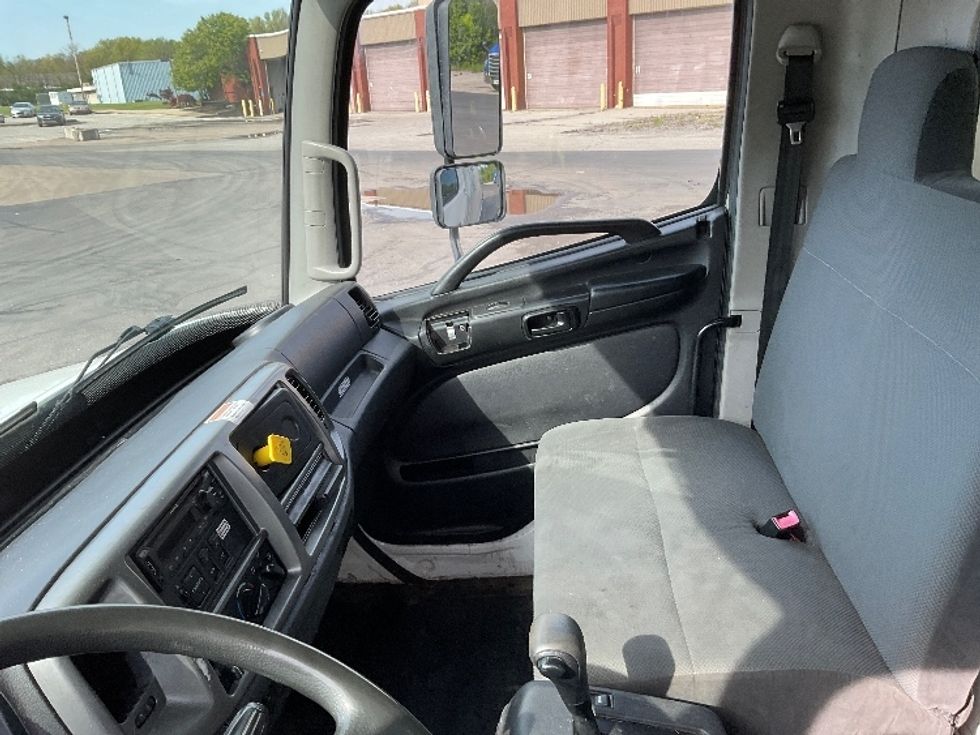 Medium Duty Box Truck-Light and Medium Duty Trucks-Hino-2019-268-Akron-OH-166,576\n\t\tmiles-$ 49,750 - Image 18