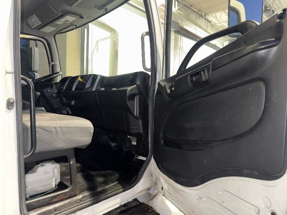 Medium Duty Box Truck-Light and Medium Duty Trucks-Hino-2019-268-Akron-OH-166,576\n\t\tmiles-$ 49,750 - Image 24