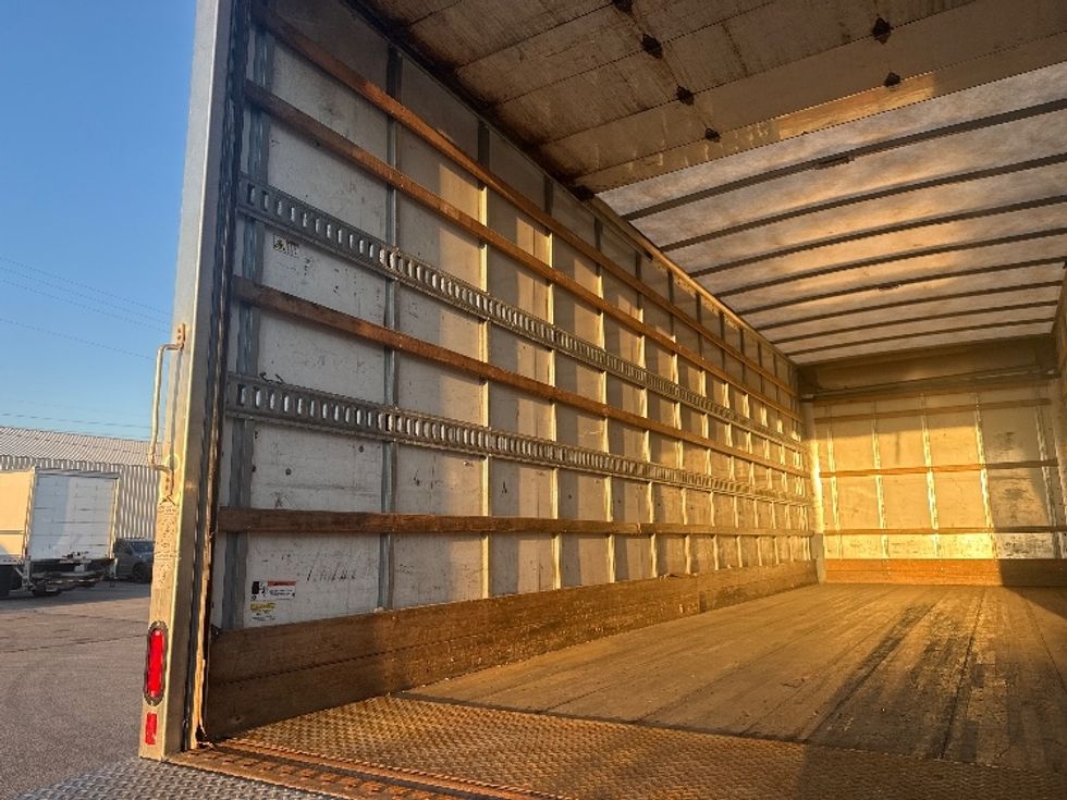 Medium Duty Box Truck-Light and Medium Duty Trucks-Hino-2019-268-Akron-OH-166,608\n\t\tmiles-$ 53,750 - Image 11