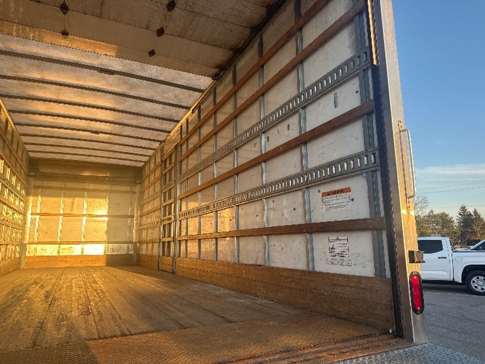 Medium Duty Box Truck-Light and Medium Duty Trucks-Hino-2019-268-Akron-OH-166,608\n\t\tmiles-$ 53,750 - Image 12