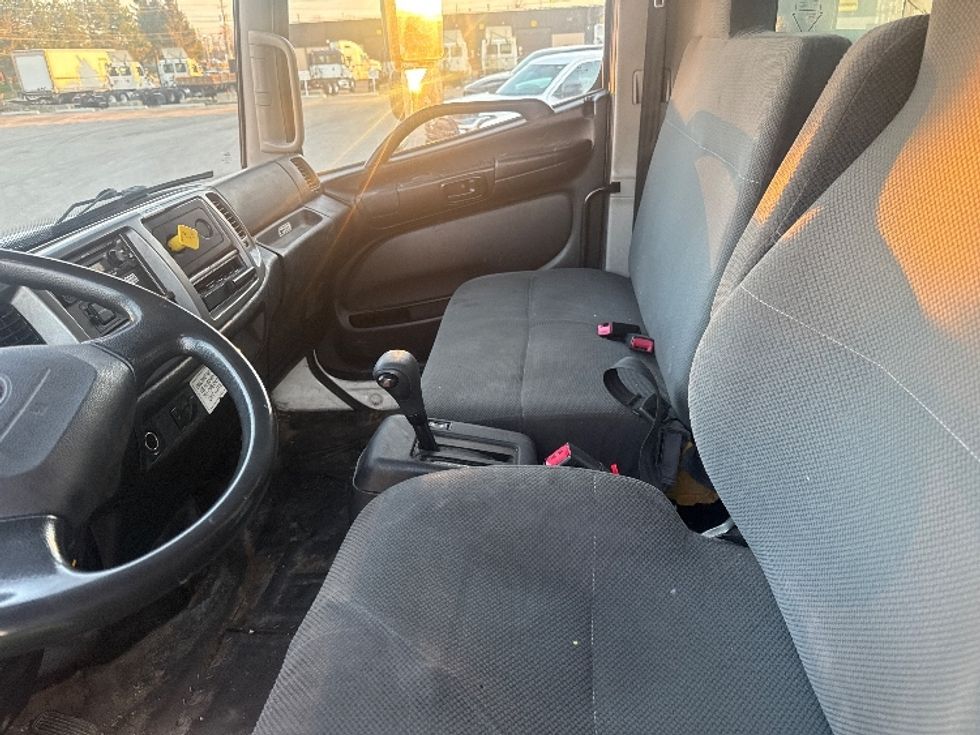 Medium Duty Box Truck-Light and Medium Duty Trucks-Hino-2019-268-Akron-OH-166,608\n\t\tmiles-$ 53,750 - Image 16