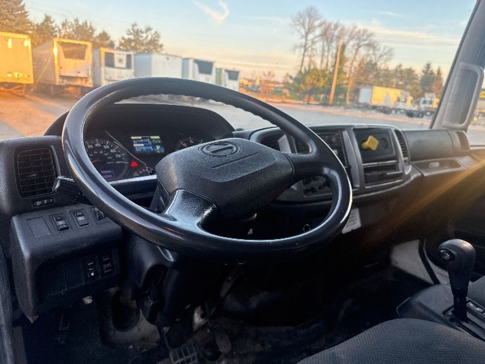 Medium Duty Box Truck-Light and Medium Duty Trucks-Hino-2019-268-Akron-OH-166,608\n\t\tmiles-$ 53,750 - Image 19
