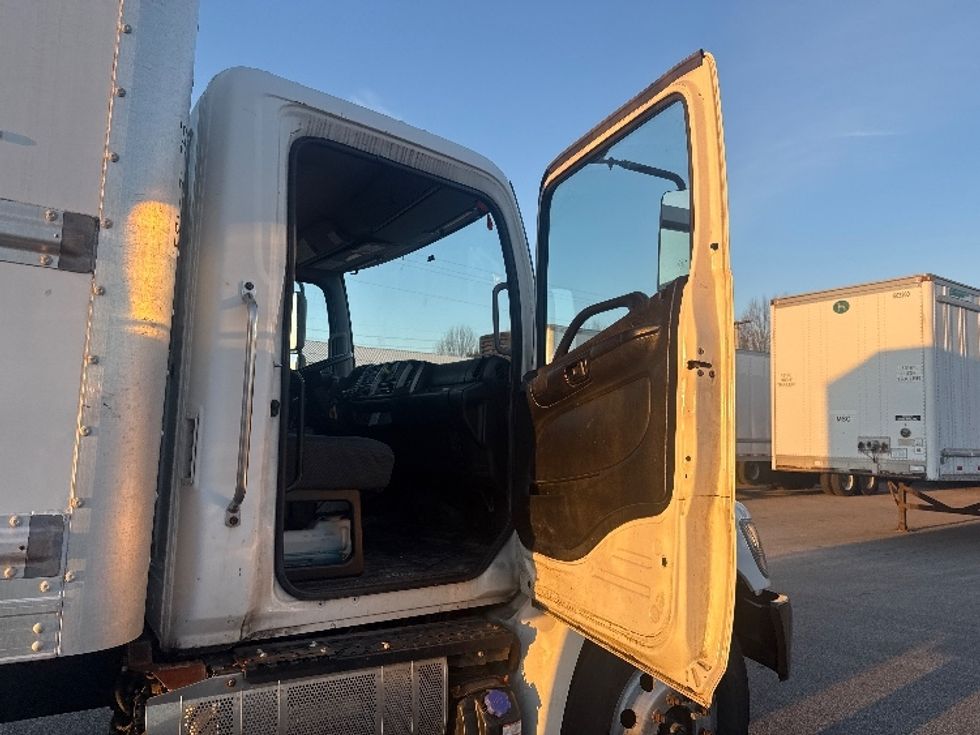 Medium Duty Box Truck-Light and Medium Duty Trucks-Hino-2019-268-Akron-OH-166,608\n\t\tmiles-$ 53,750 - Image 20