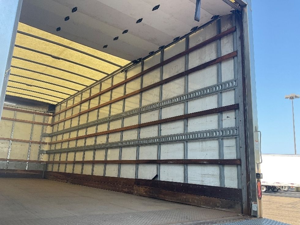 Medium Duty Box Truck-Light and Medium Duty Trucks-Hino-2019-268-Akron-OH-242,969\n\t\tmiles-$ 39,750 - Image 12