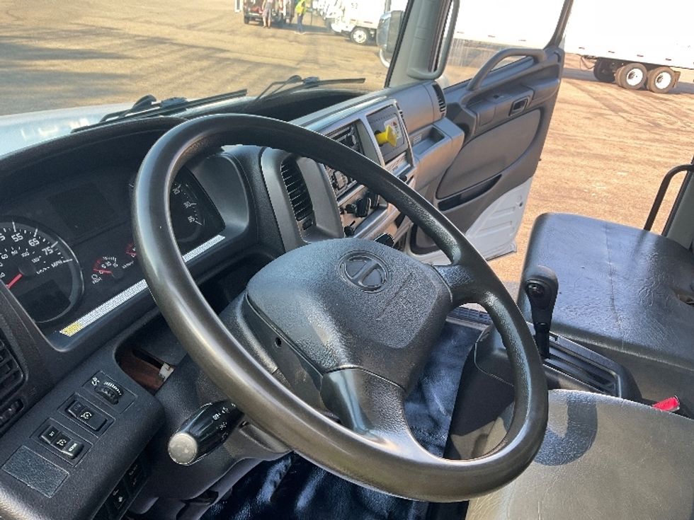 Medium Duty Box Truck-Light and Medium Duty Trucks-Hino-2019-268-Akron-OH-242,969\n\t\tmiles-$ 39,750 - Image 17