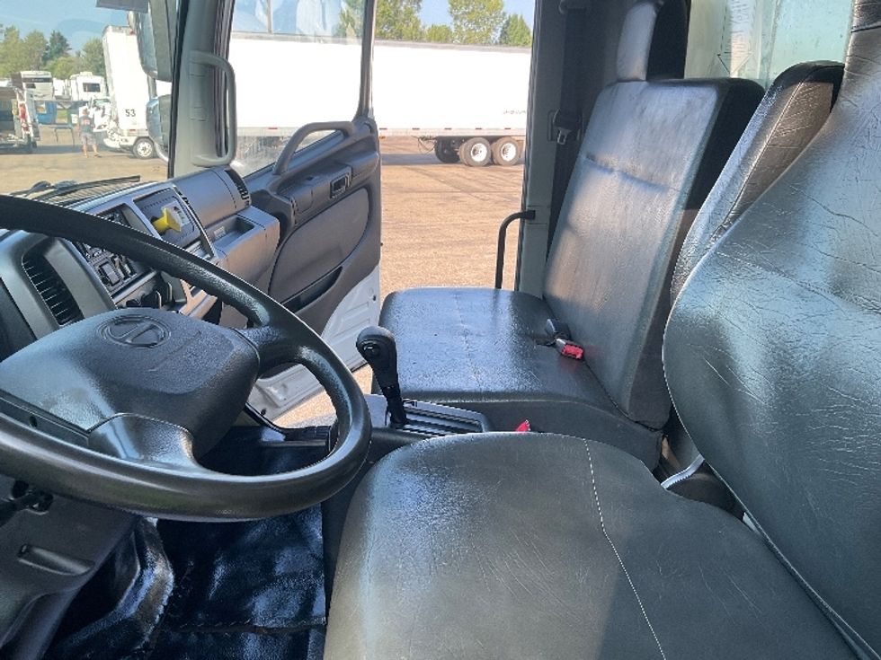 Medium Duty Box Truck-Light and Medium Duty Trucks-Hino-2019-268-Akron-OH-242,969\n\t\tmiles-$ 39,750 - Image 19