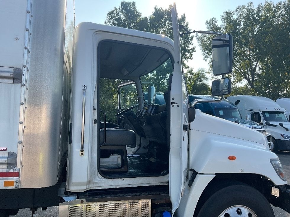 Medium Duty Box Truck-Light and Medium Duty Trucks-Hino-2019-268-Akron-OH-242,969\n\t\tmiles-$ 39,750 - Image 20