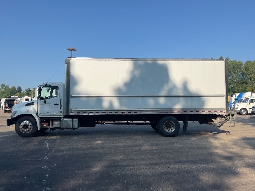 Medium Duty Box Truck-Light and Medium Duty Trucks-Hino-2019-268-Akron-OH-242,969\n\t\tmiles-$ 39,750 - Image 4
