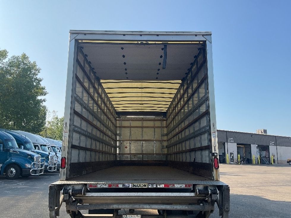 Medium Duty Box Truck-Light and Medium Duty Trucks-Hino-2019-268-Akron-OH-242,969\n\t\tmiles-$ 39,750 - Image 8