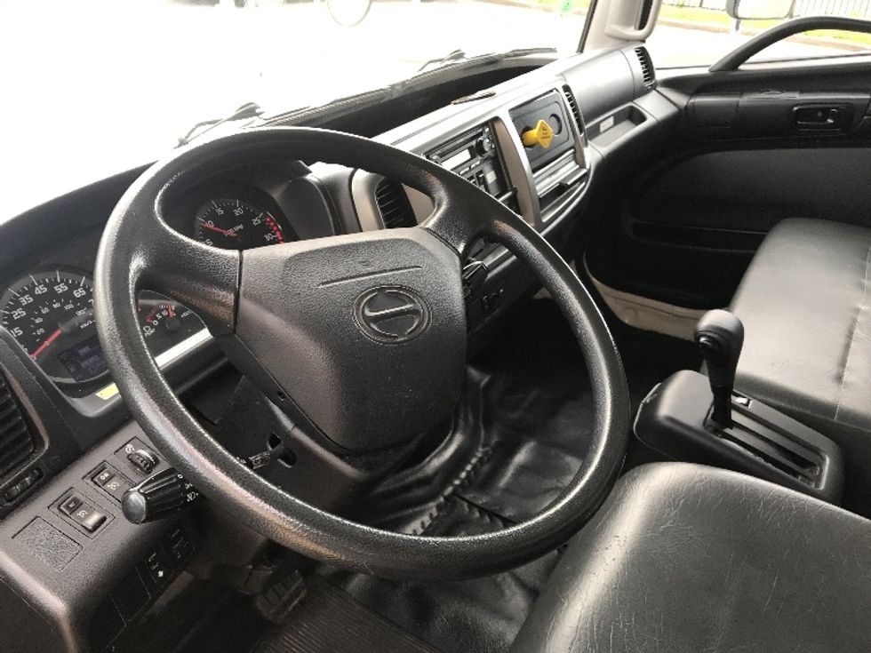 Medium Duty Box Truck-Light and Medium Duty Trucks-Hino-2019-268-Alexandria-VA-102,953\n\t\tmiles-$ 60,250 - Image 17