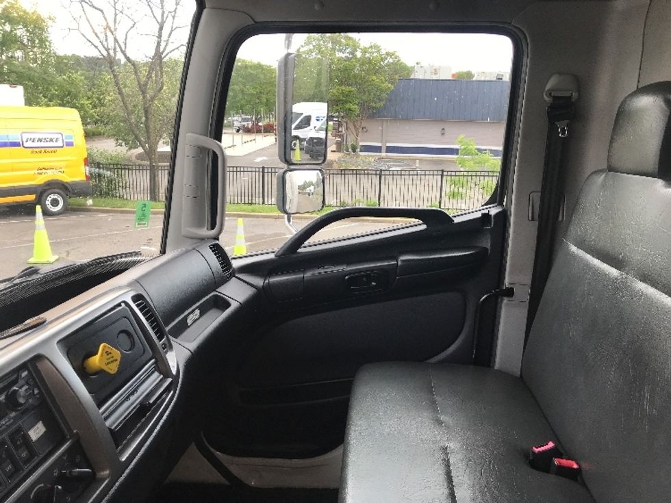 Medium Duty Box Truck-Light and Medium Duty Trucks-Hino-2019-268-Alexandria-VA-102,953\n\t\tmiles-$ 60,250 - Image 19