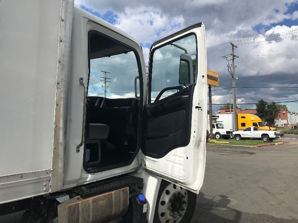 Medium Duty Box Truck-Light and Medium Duty Trucks-Hino-2019-268-Alexandria-VA-102,953\n\t\tmiles-$ 60,250 - Image 20