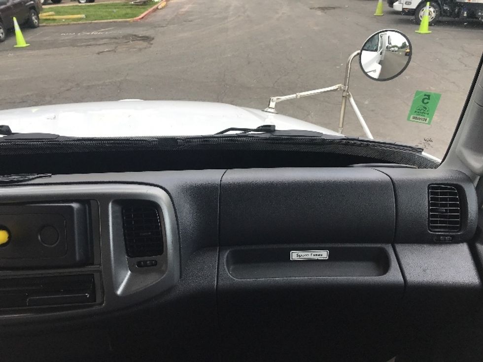 Medium Duty Box Truck-Light and Medium Duty Trucks-Hino-2019-268-Alexandria-VA-102,953\n\t\tmiles-$ 60,250 - Image 21