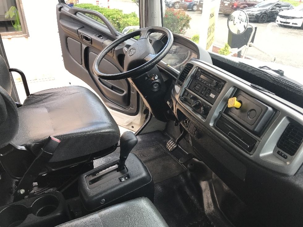 Medium Duty Box Truck-Light and Medium Duty Trucks-Hino-2019-268-Alexandria-VA-102,953\n\t\tmiles-$ 60,250 - Image 22