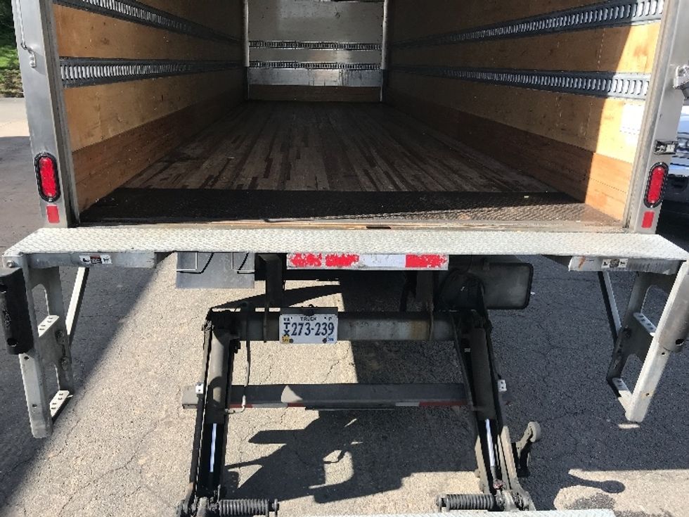 Medium Duty Box Truck-Light and Medium Duty Trucks-Hino-2019-268-Alexandria-VA-102,953\n\t\tmiles-$ 60,250 - Image 8