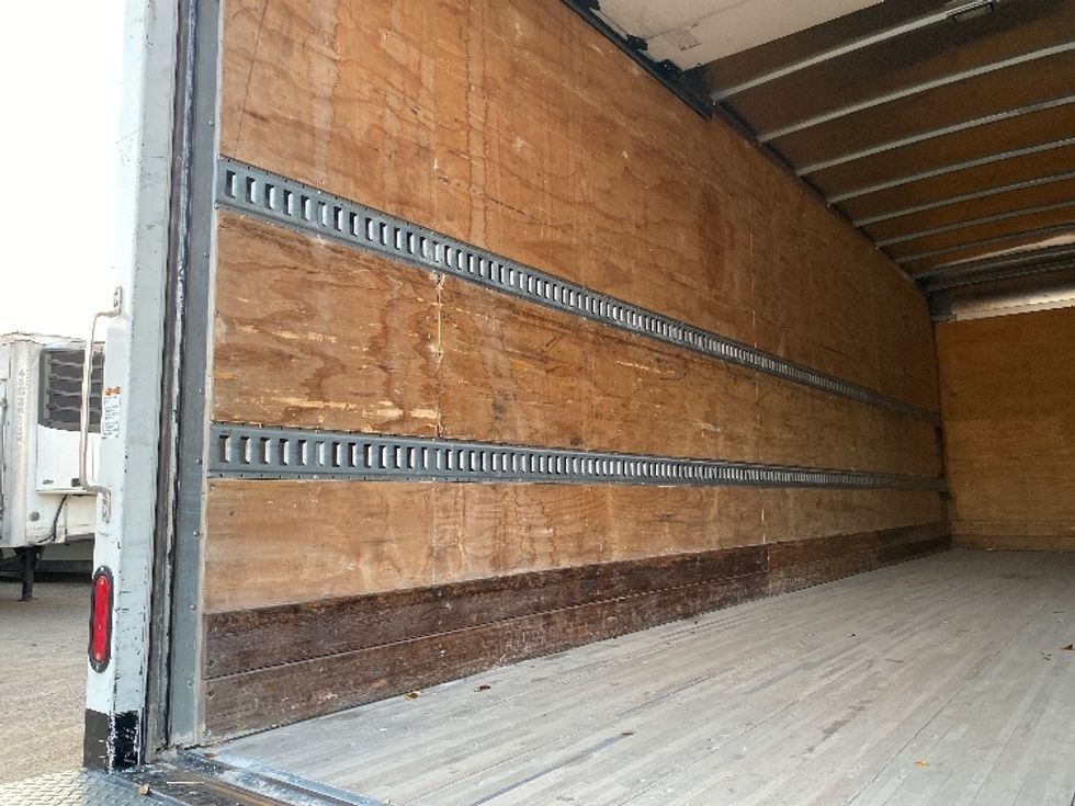 Medium Duty Box Truck-Light and Medium Duty Trucks-Hino-2019-268-Apopka-FL-254,826\n\t\tmiles-$ 37,000 - Image 11